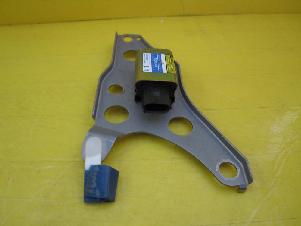 Toyota Camry Air Bag Sensor SRS 8983033050 Used Auto Parts